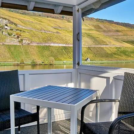 Sonnenuhr לינה וארוחת בוקר 4*