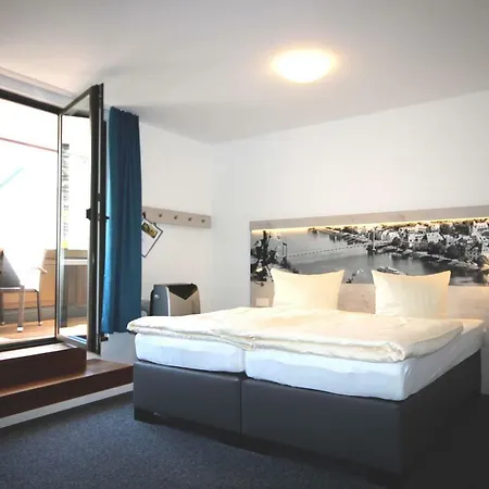 Bed & Breakfast Sonnenuhr 4*