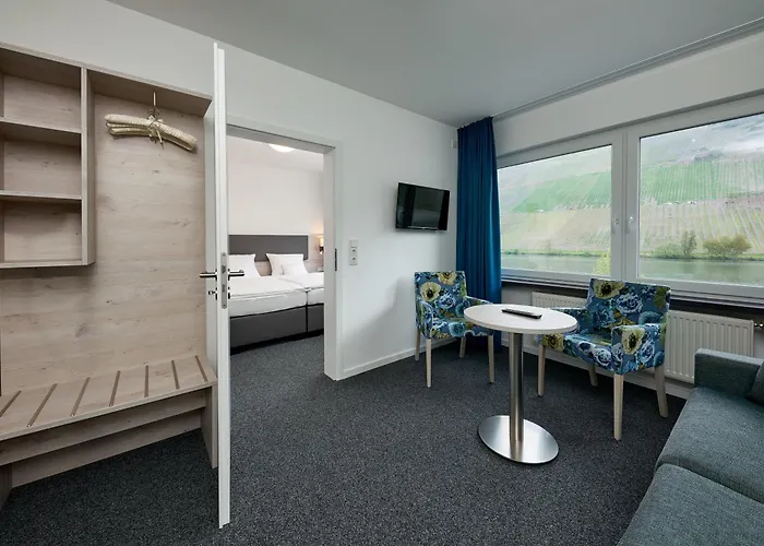 Sonnenuhr 4* ברנקסטל - קיס