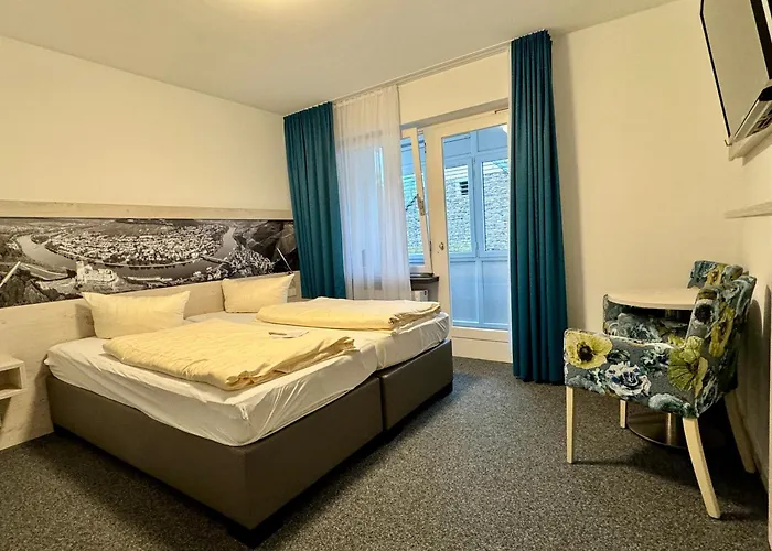 Alojamento de Acomodação e Pequeno-almoço Sonnenuhr Bernkastel-Kues