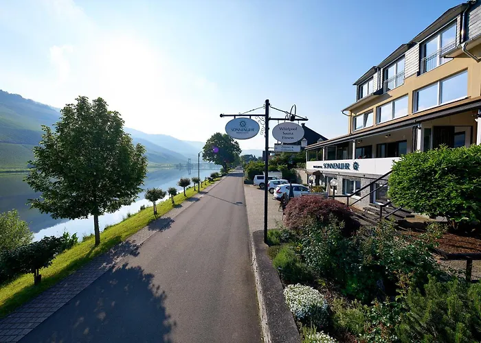 Alojamento de Acomodação e Pequeno-almoço Sonnenuhr 4*