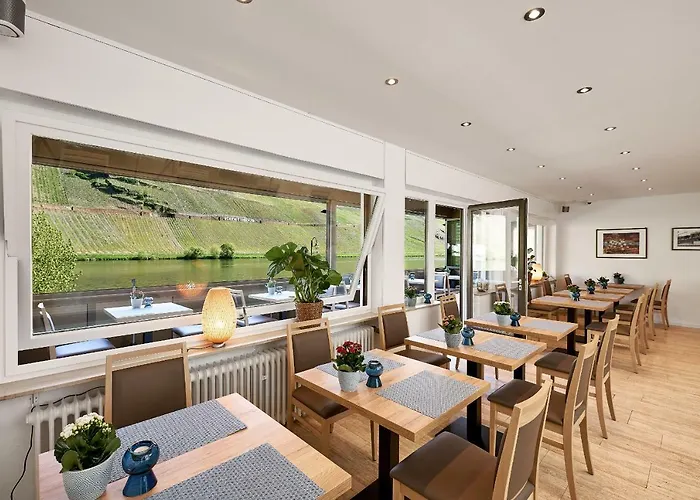 Alojamento de Acomodação e Pequeno-almoço Sonnenuhr 4*